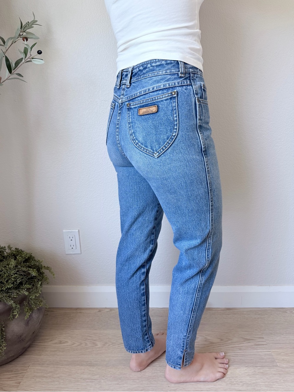 Vintage Jordache High Rise Straight Leg Jeans Split Hem USA Size 28 Hong Kong